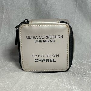 •Authentic Chanel Pouch•